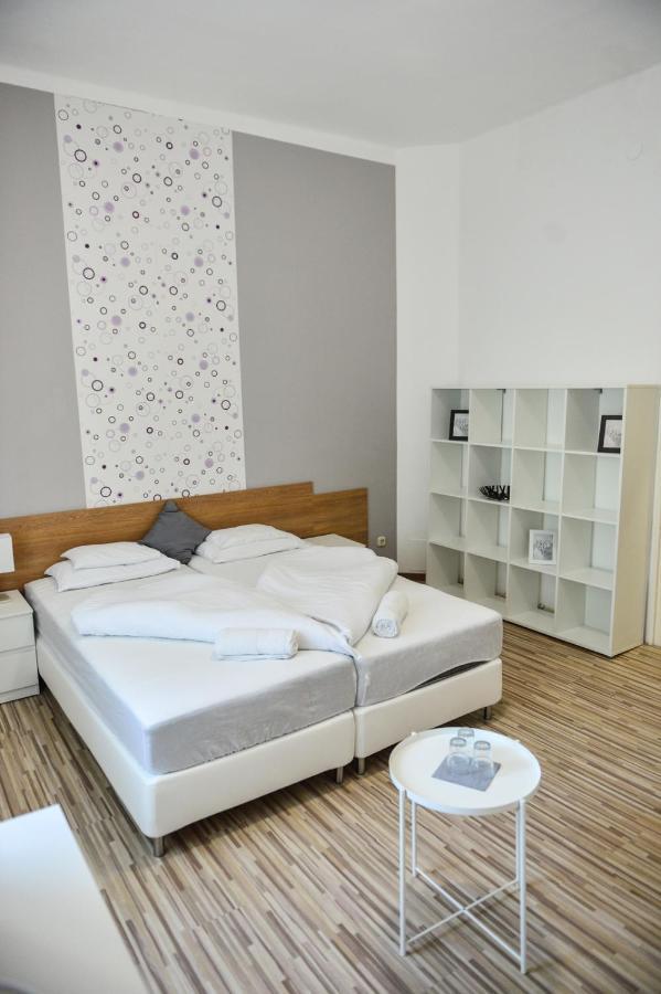 Elmeny Balaton Hotel Alsoors Exterior photo