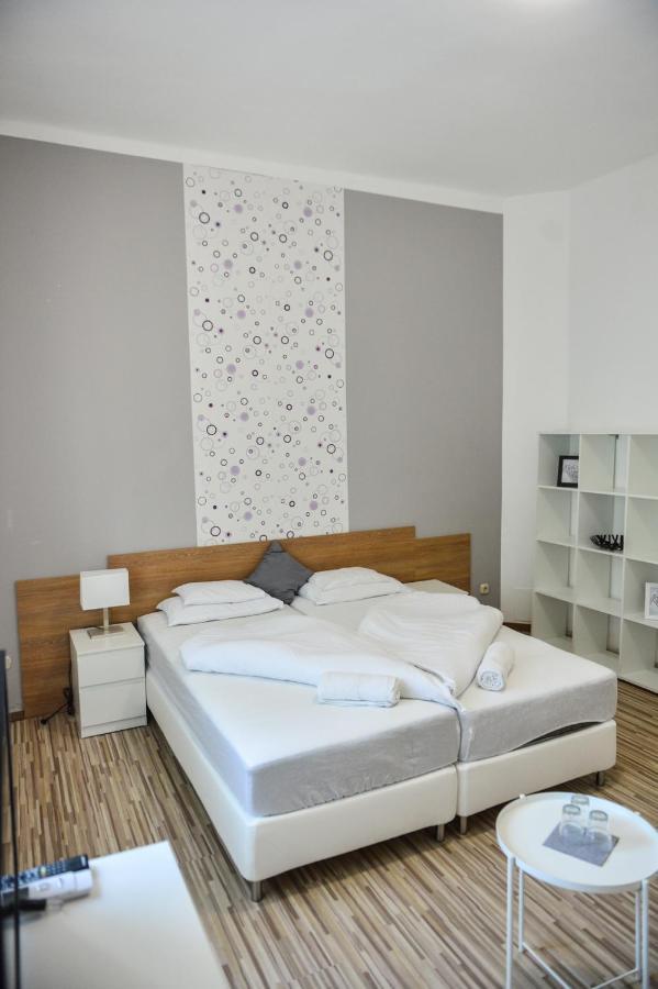 Elmeny Balaton Hotel Alsoors Exterior photo